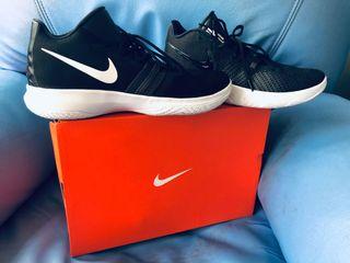 BNIB Nike Kyrie Flytrap Black Shoes AA7071 001  (UK Size 8)