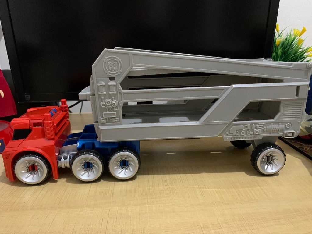 Playskool Heroes Transformers Rescue Bots Optimus Prime Rescue Trailer ...