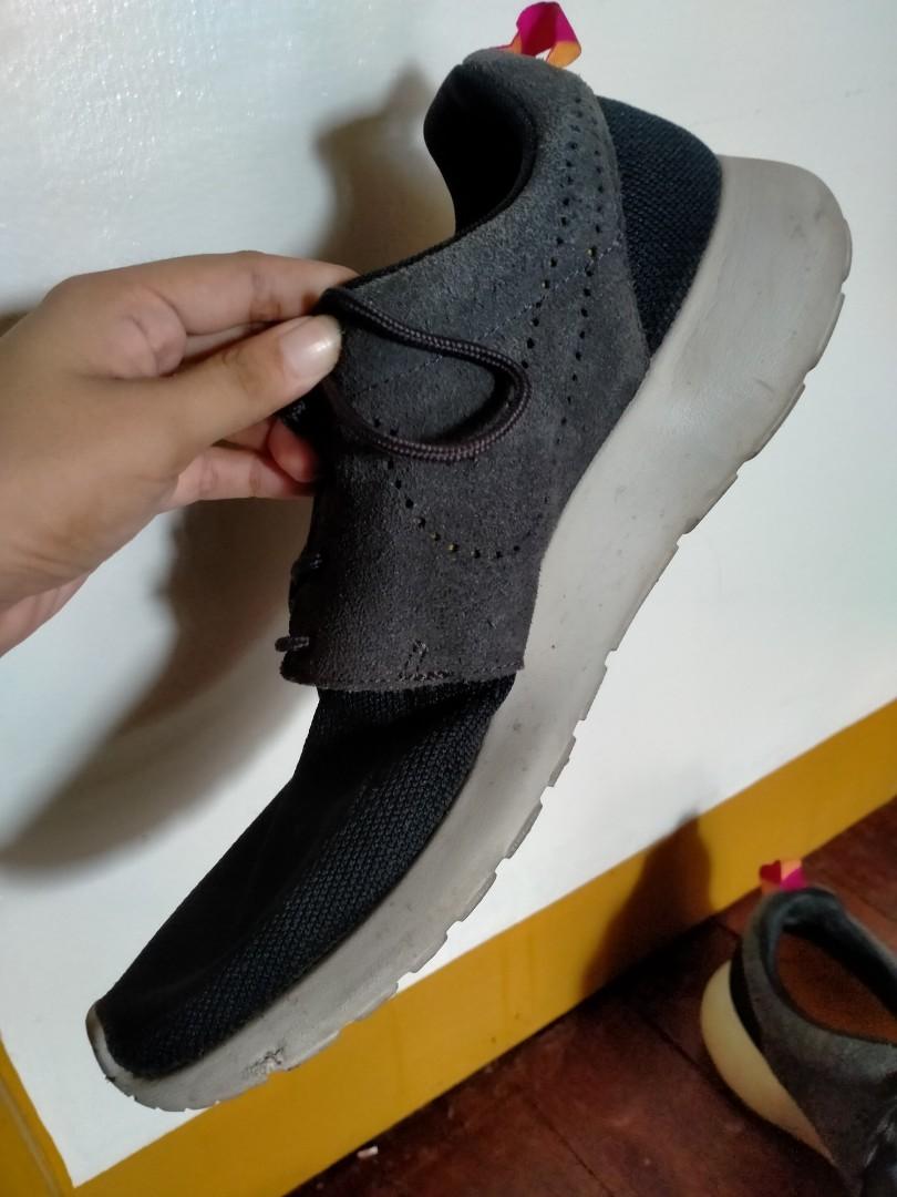 Pre-loved Nike men's Rosherun (Category: Sneakers) located in Quezon City. Submitted by juscosph (Listing ID 1028742144, Image 2). Description: .