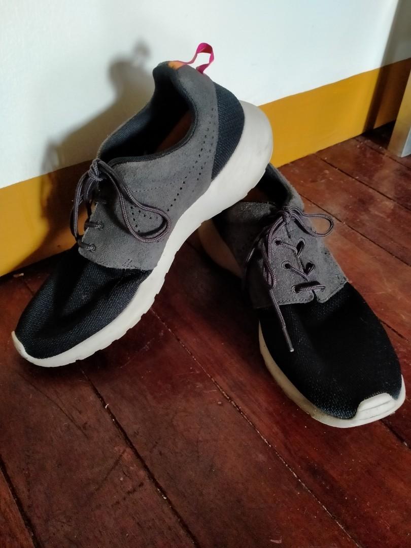 Pre-loved Nike men's Rosherun (Category: Sneakers) located in Quezon City. Submitted by juscosph (Listing ID 1028742144, Image 1). Description: .