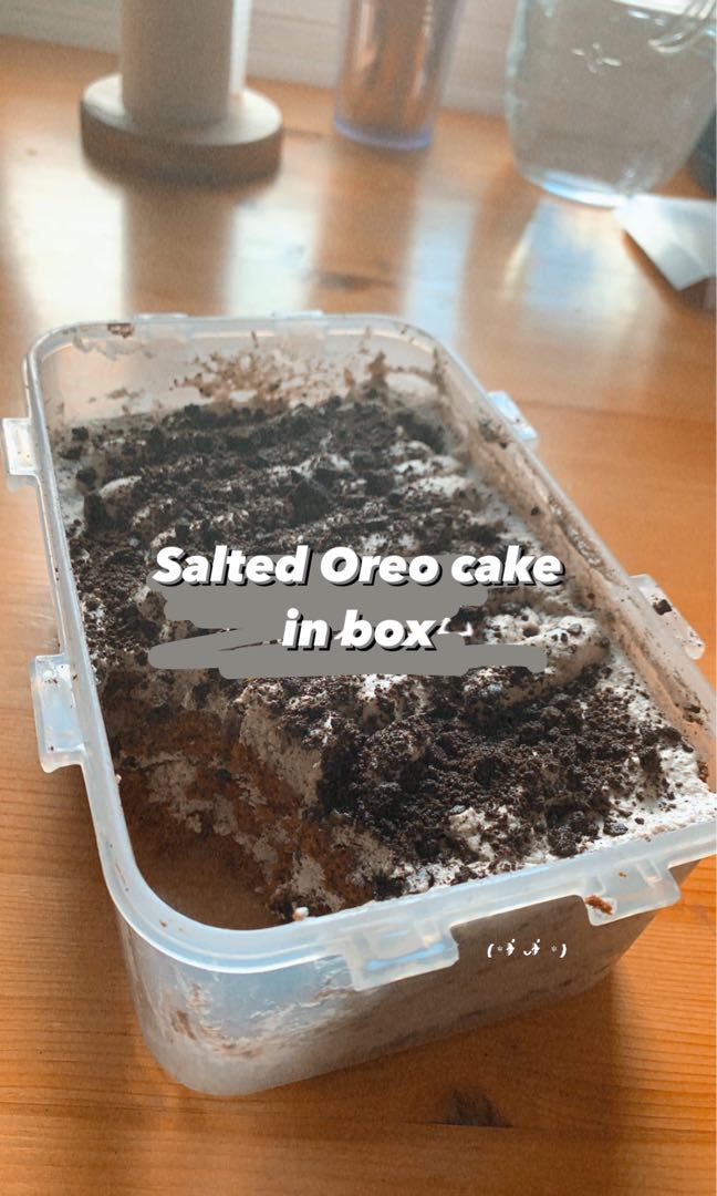 Salted oreo cake in box