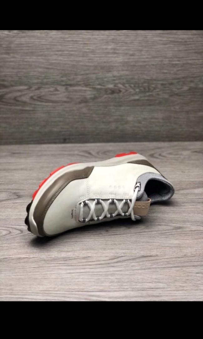 Ecco hot sale shoes vietnam