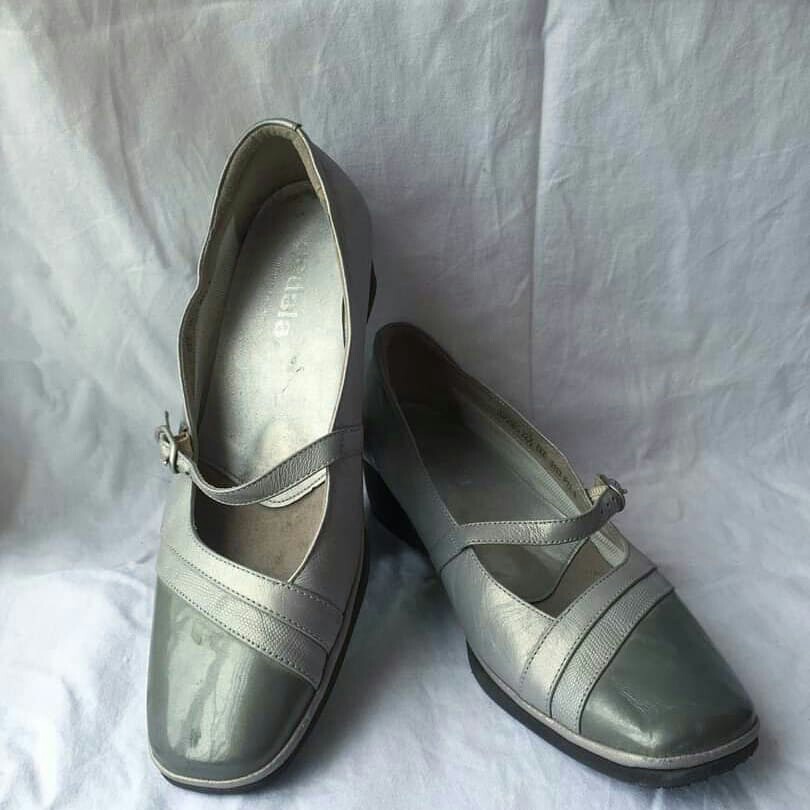 Silver/grey Mary jane shoes, Women's Fashion, Footwear, Heels on Carousell