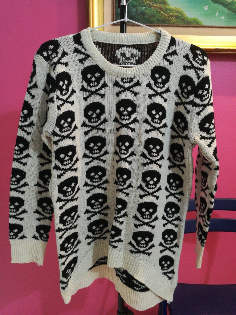 hcw blue skull sweater