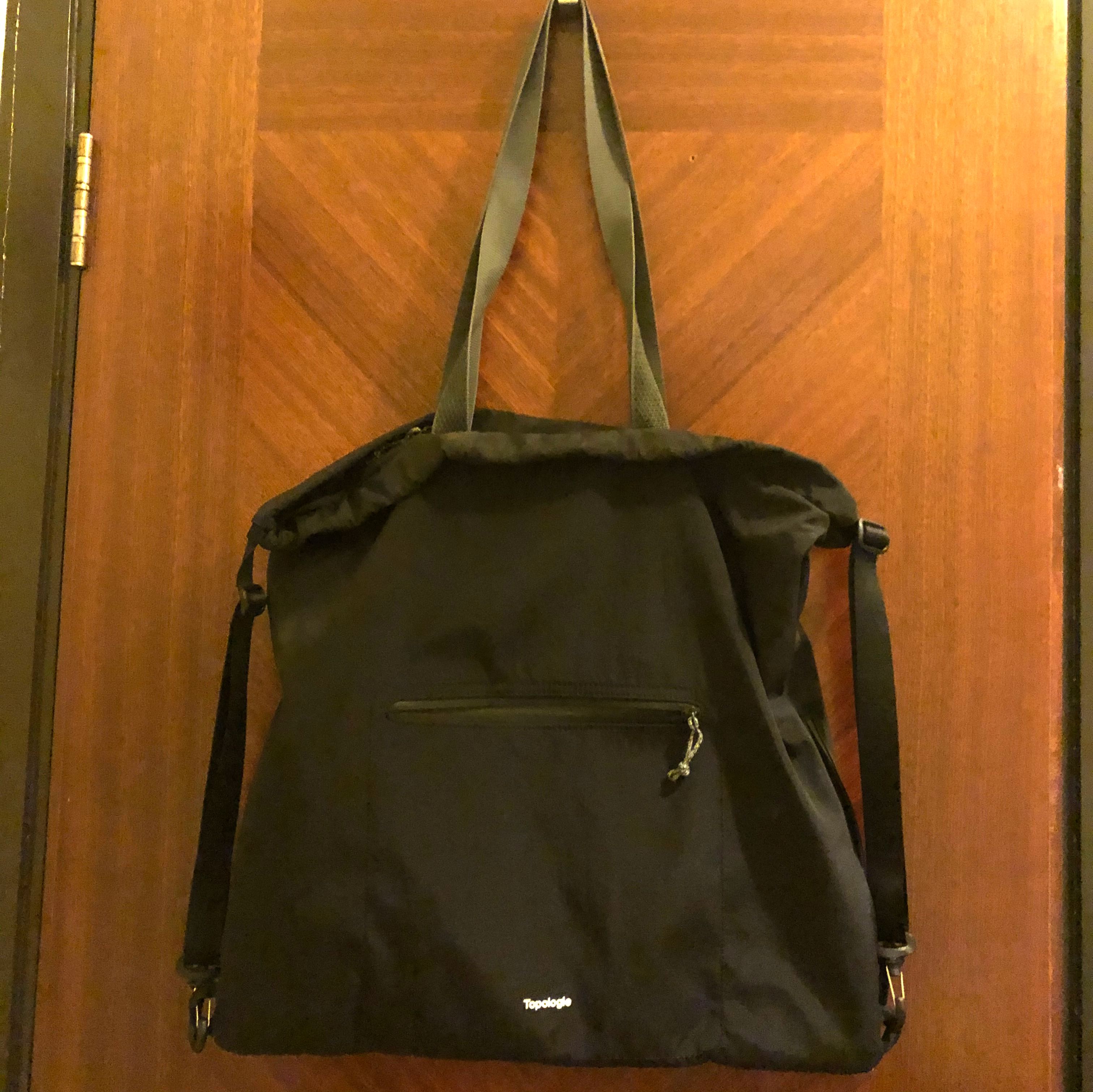 Topologie draw tote black, 女裝, 手袋及銀包, Tote Bags - Carousell