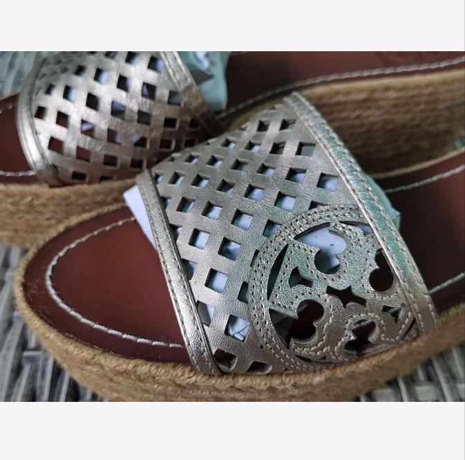 Tory Burch Straw weave Thick bottom Golden leather sandals 7cm, Women's  Fashion, Footwear, Flats on Carousell