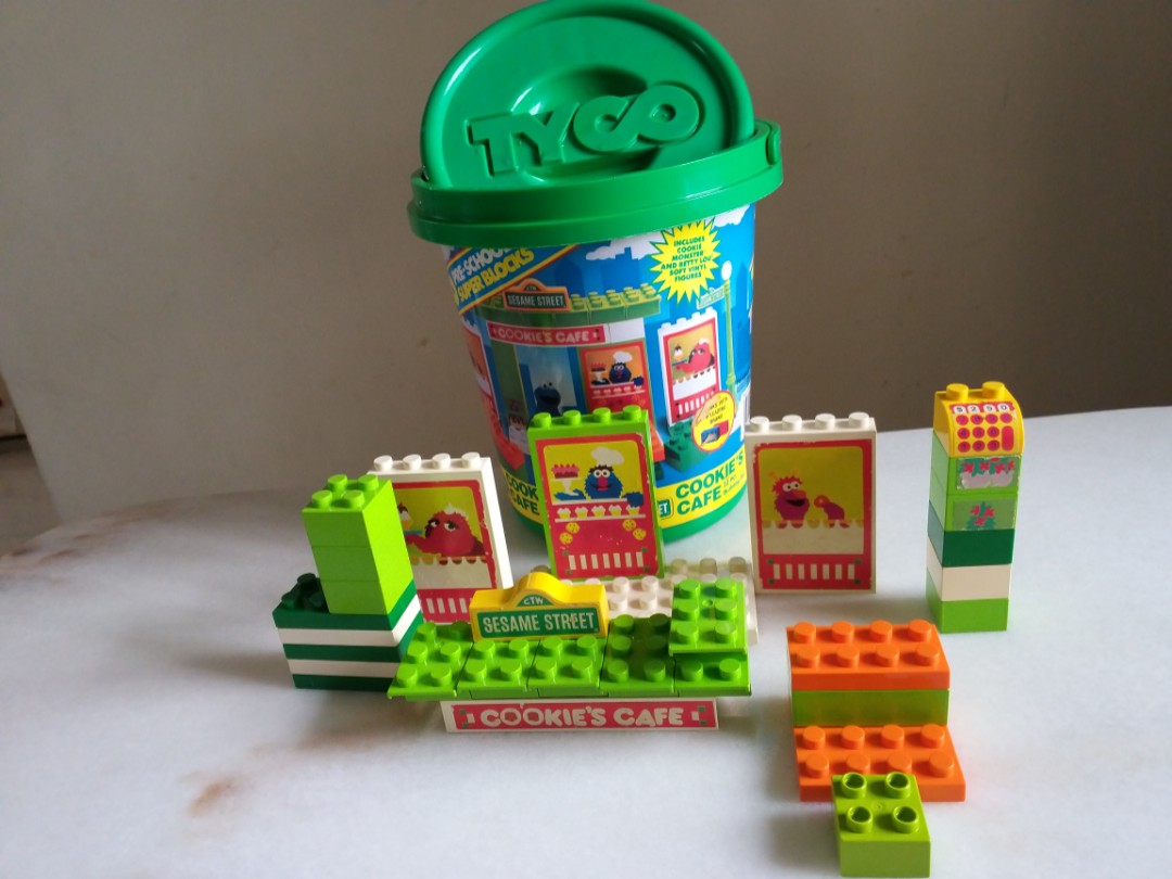 Tyco outlet building blocks