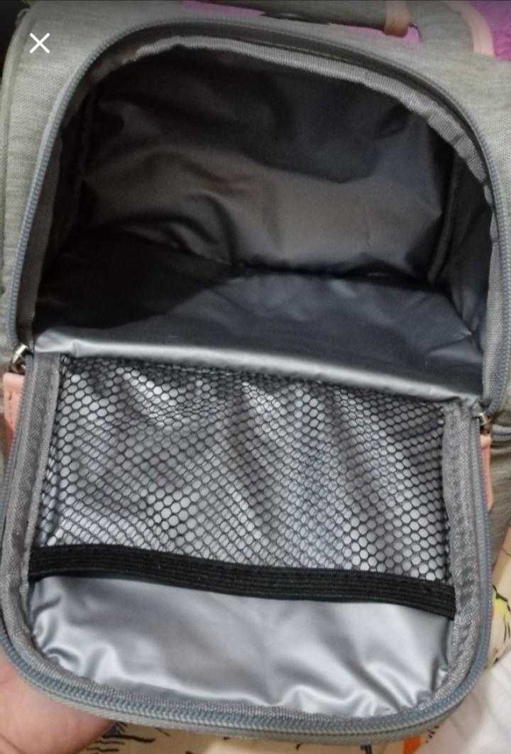 V-Cool insulated breastmilk bag (Category: Breastfeeding & Bottle Feeding) located in Quezon City. Submitted by mamaoftwins (Listing ID 1028902174, Image 2). Description: Slightly used for breastmilk transport from work to home. With compartment for breast pump. Good as new. No flaws. RFS: Di na ginagamit. Payment mode : gcash or BDO.