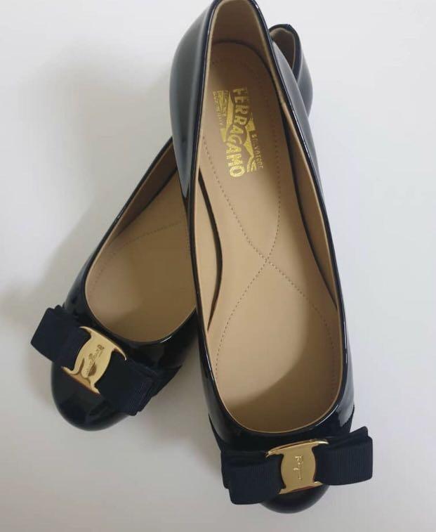 harga flat shoes salvatore ferragamo