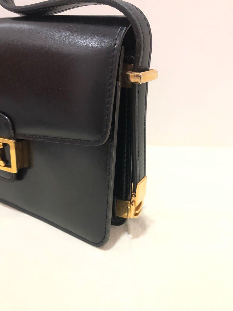 Celine Paris Bag (Category: Luxury Bags & Wallets) located in Taguig. Submitted by momyan (Listing ID 1028454365, Image 3). Description: Celine Classic Box Bag Available Message for other details #celineparis #loeweph #pradaphilippines #vintagefendi #vintageceline .