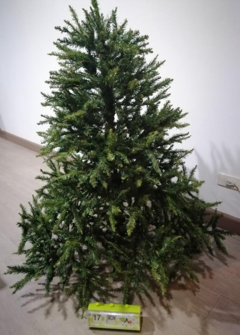 Christmas Tree 4ft Home Furniture Home Tools And Accessories On Carousell
