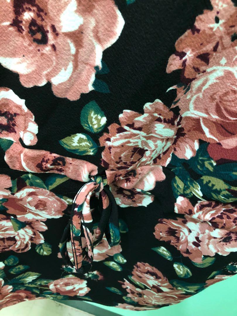 Floral Dress with Pocket (Category: Dresses) located in Mandaluyong City. Submitted by esmeeltd (Listing ID 1029019858, Image 2). Description: Floral stretchable dress with pocket M-Large.