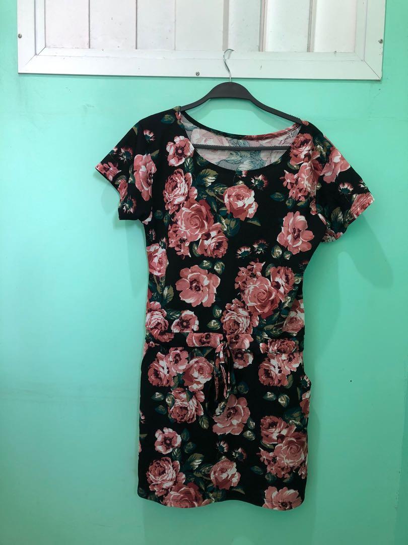 Floral Dress with Pocket (Category: Dresses) located in Mandaluyong City. Submitted by esmeeltd (Listing ID 1029019858, Image 1). Description: Floral stretchable dress with pocket M-Large.