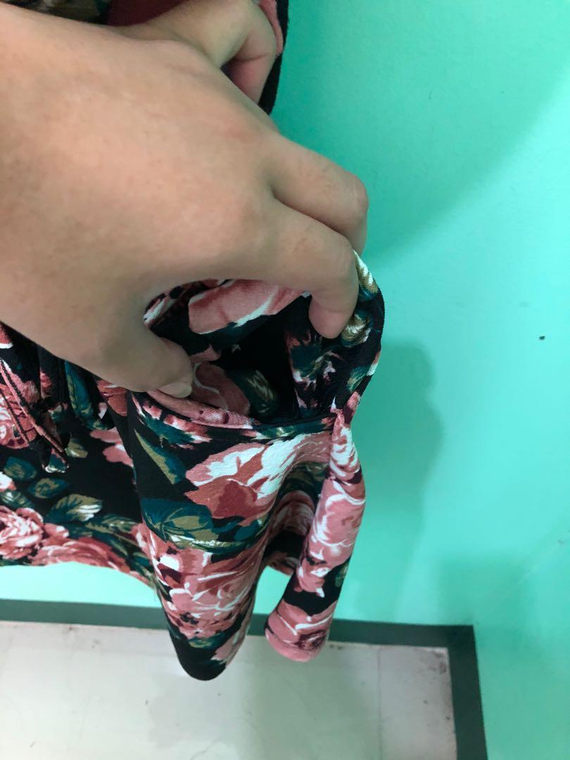 Floral Dress with Pocket (Category: Dresses) located in Mandaluyong City. Submitted by esmeeltd (Listing ID 1029019858, Image 3). Description: Floral stretchable dress with pocket M-Large.