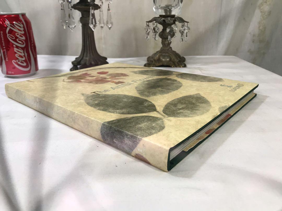 Lladro - The Artful Flower (Category: Storybooks) located in Makati City. Submitted by turnintocash (Listing ID 1029007882, Image 2). Description: hard cover with jacket new condition Gcash.