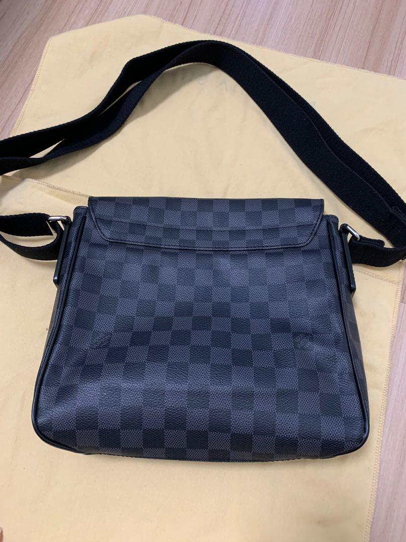 💯% Authentic LV Brown Monogram District PM Messenger Bag in SHW, Luxury,  Bags & Wallets on Carousell