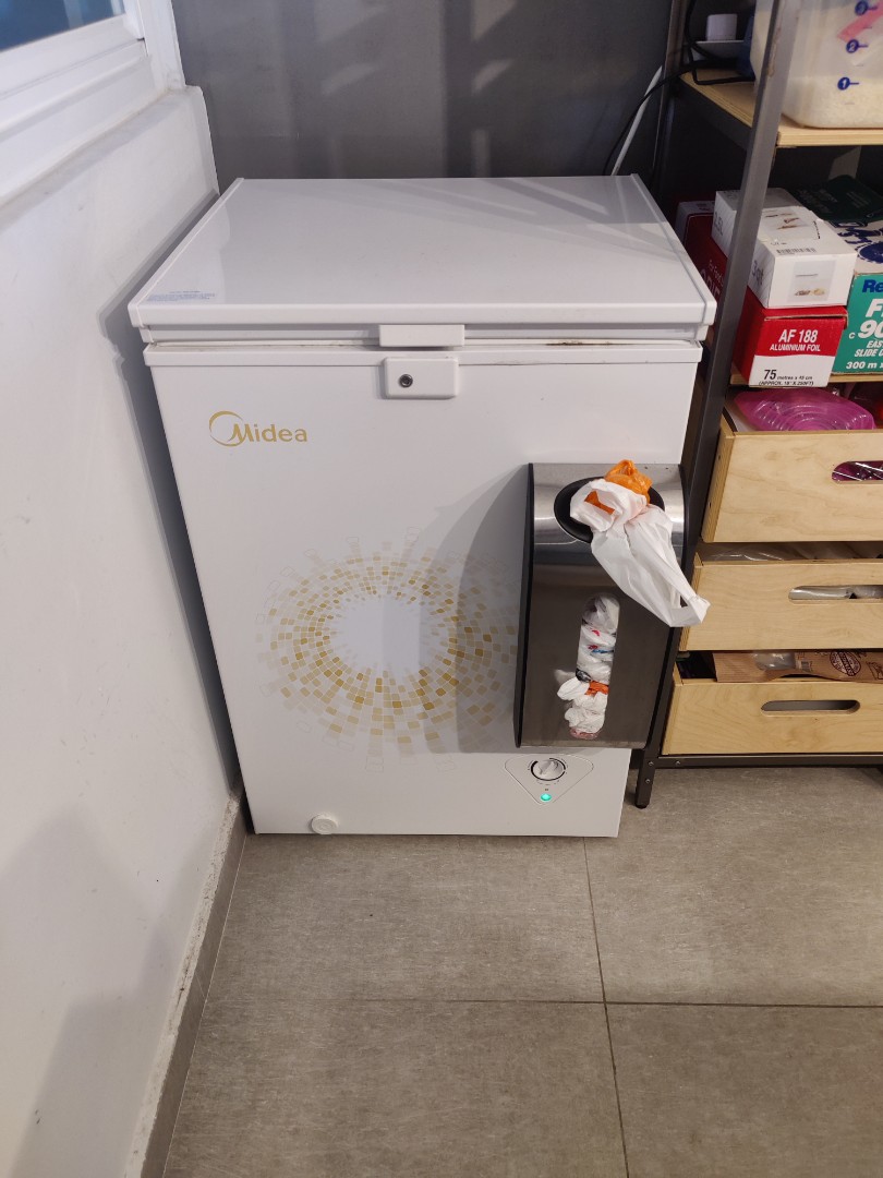 Midea 99 liter chest freezer, TV & Home Appliances, Kitchen Appliances, Refrigerators & Freezers