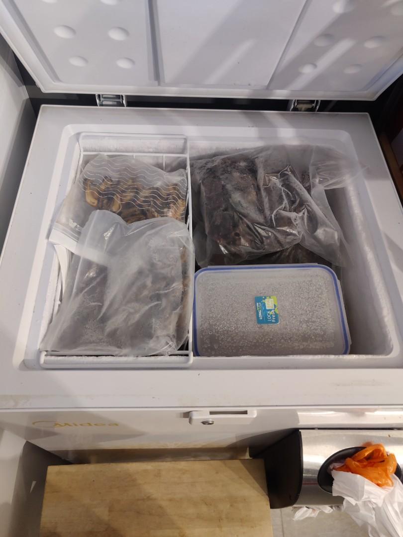 Midea 99 liter chest freezer, TV & Home Appliances, Kitchen Appliances, Refrigerators & Freezers