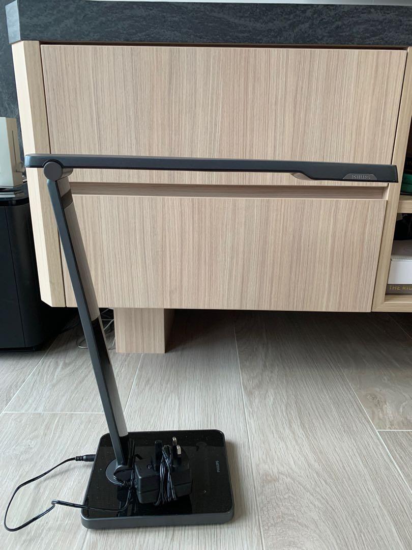 Philips Eye Care Desk Light LED枱燈, 傢俬＆家居, 燈飾及風扇, 燈飾 Carousell