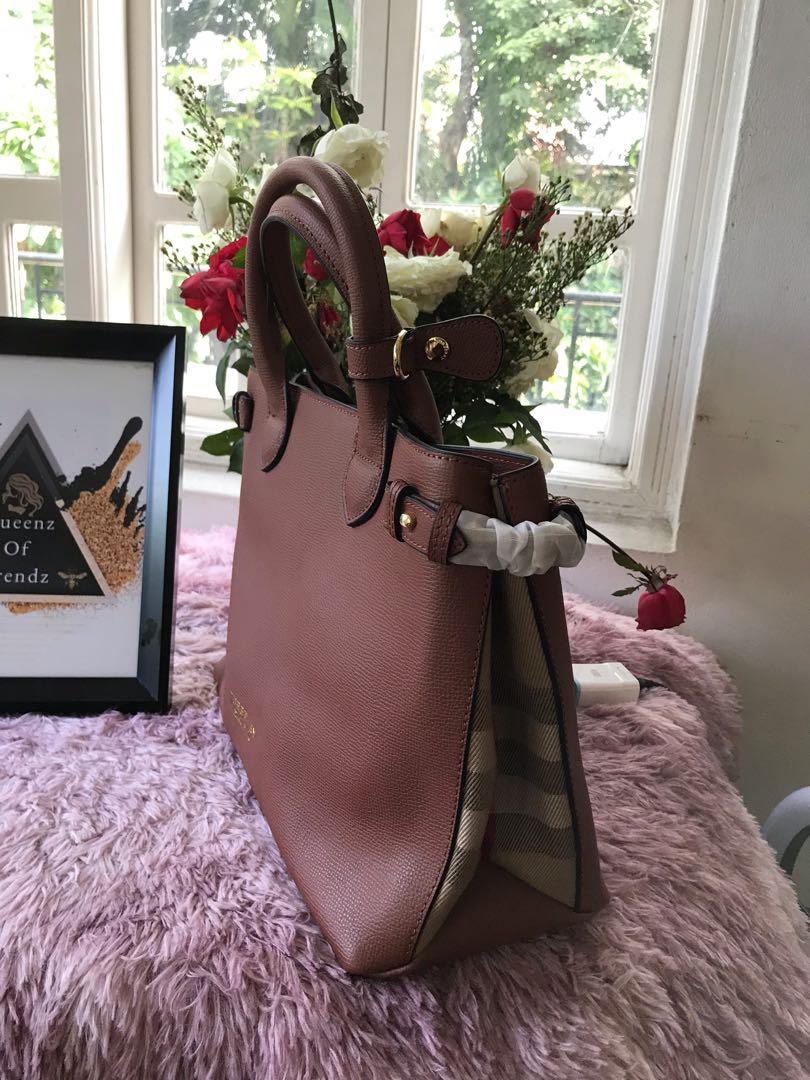 Preloved japan (Category: Luxury Bags & Wallets) located in Muntinlupa City. Submitted by tin09uy (Listing ID 1029020108, Image 2). Description: No flaws good as new burberry preloved from japan.