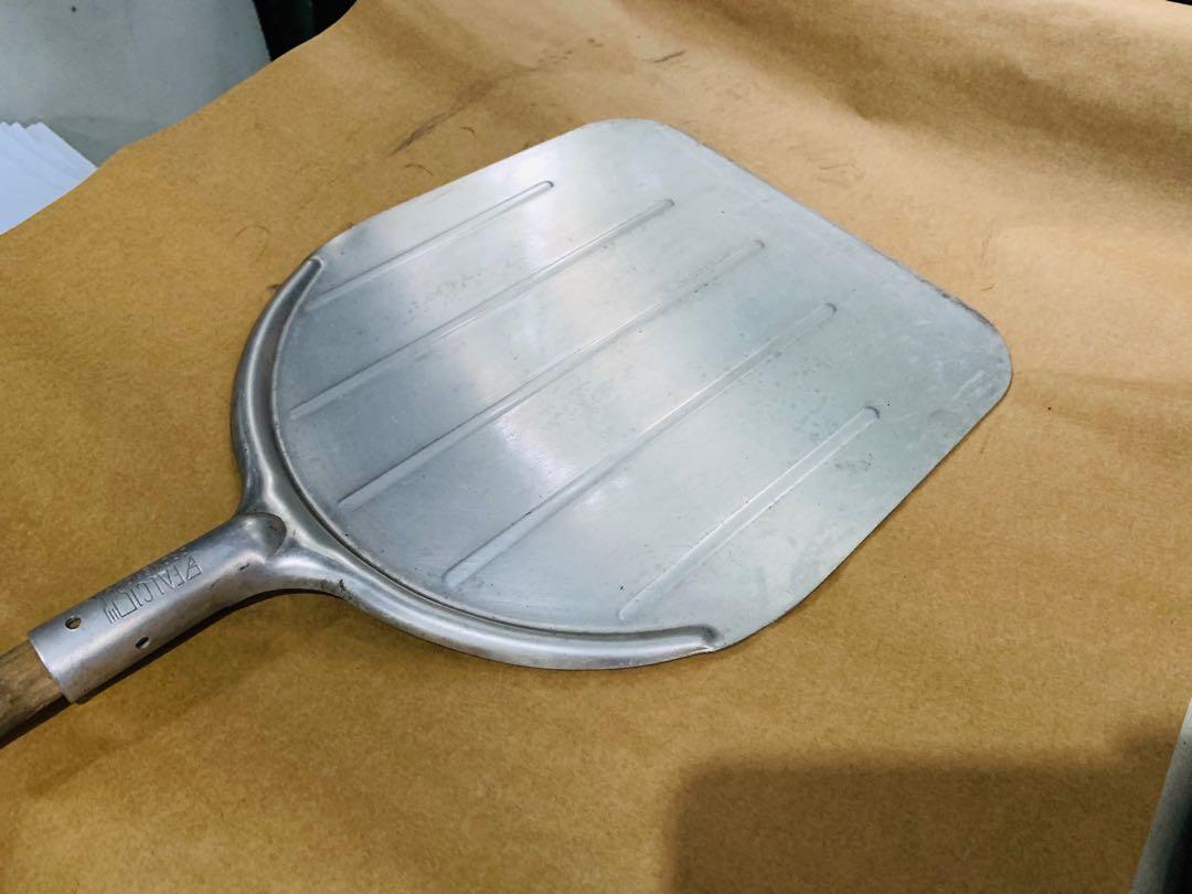 slightly used falci dronero pizza pala peel paddle baking shovel imported from italy 14inches home furniture home appliances other kitchen appliances on carousell slightly used falci dronero pizza pala peel paddle baking shovel imported from italy 14inches