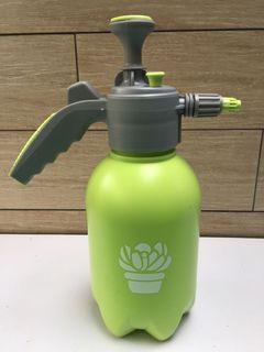 2 litres water sprayer for plants
