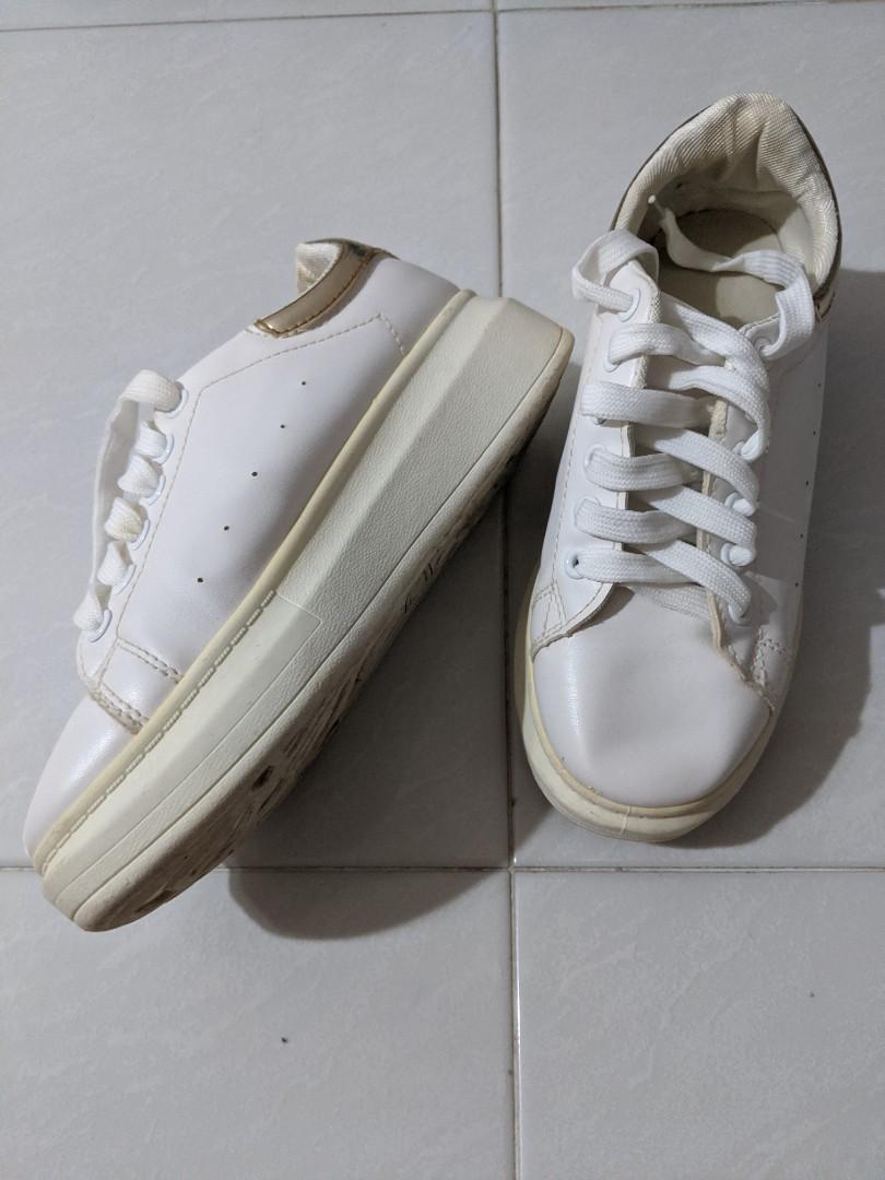 White sneakers with gold accents online