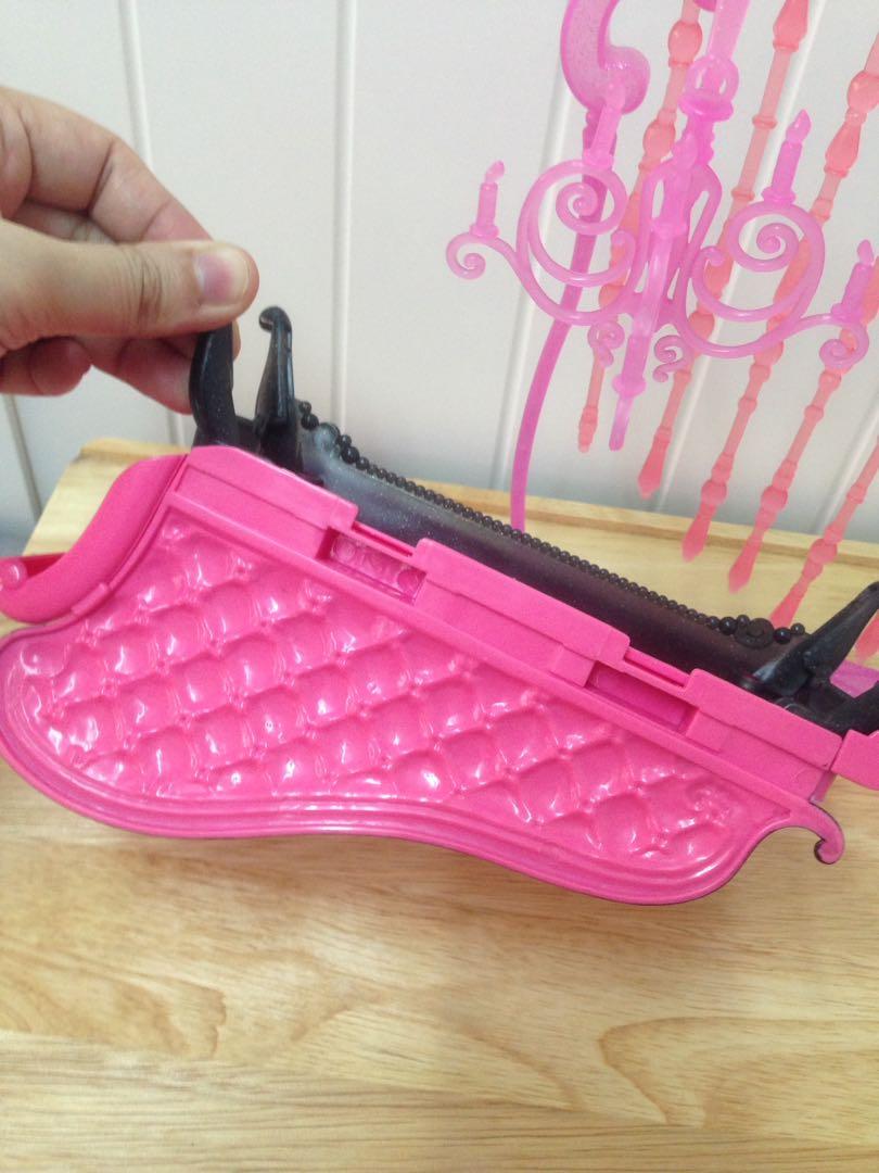 Barbie daybed 2025