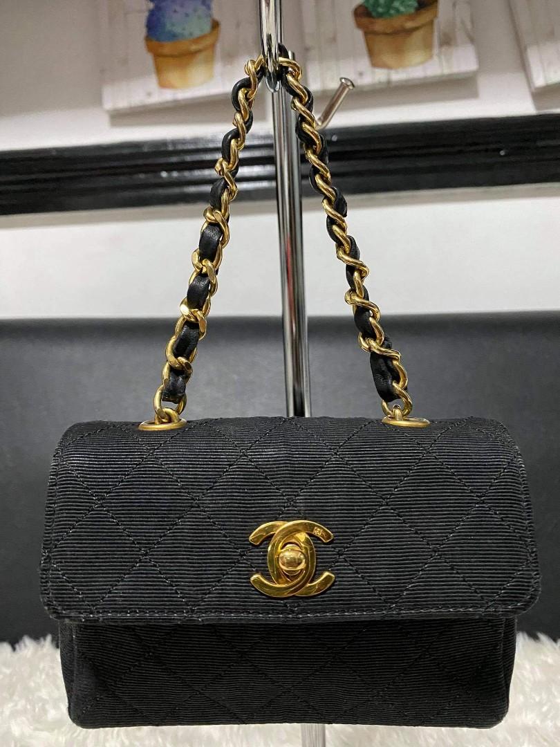 Auth Chanel Mini (Category: Luxury Bags & Wallets) located in Davao. Submitted by gingerdust (Listing ID 1029371948, Image 1). Description: rank ab.