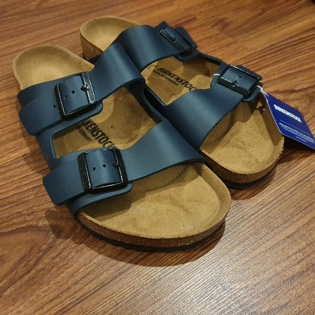 Footwear, Slippers \u0026 Slides on Carousell