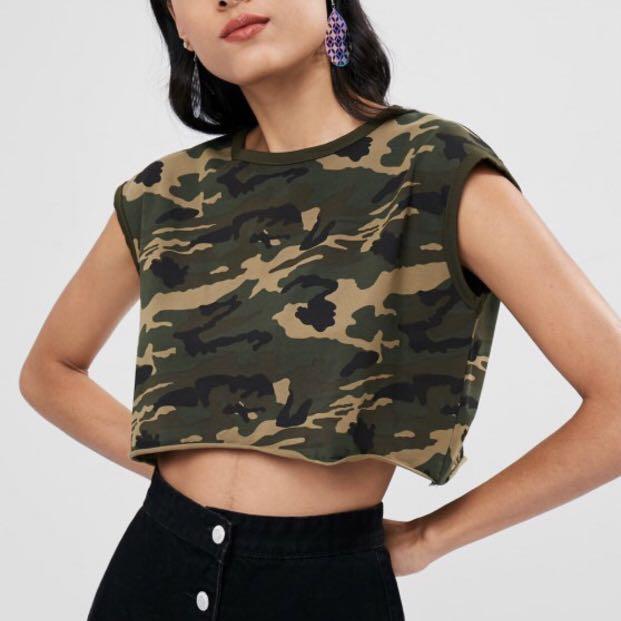 Camo Crop Top, Women's Fashion, Tops 