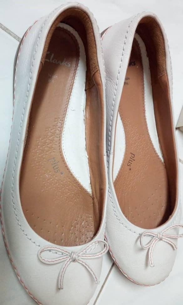 clarks pumps wide fit