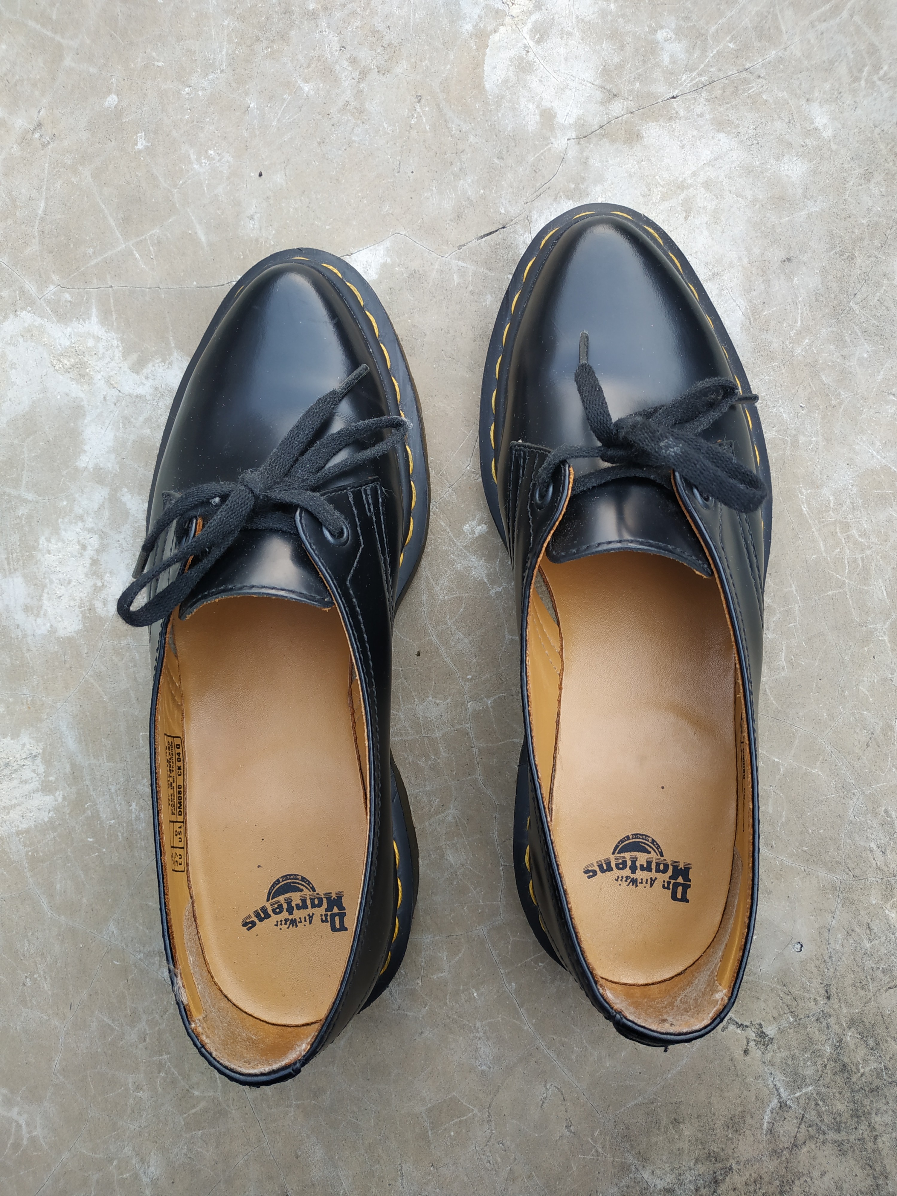 Dr Martens Siano Black 37 Fesyen Wanita Sepatu di Carousell