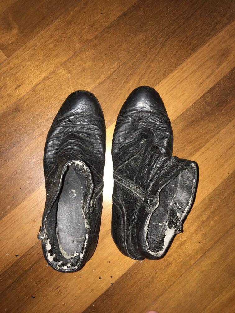 footglove shoes