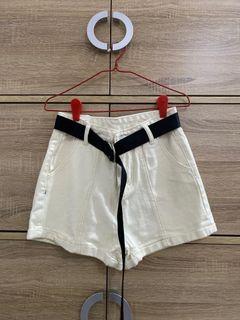 Good quality white short with belt