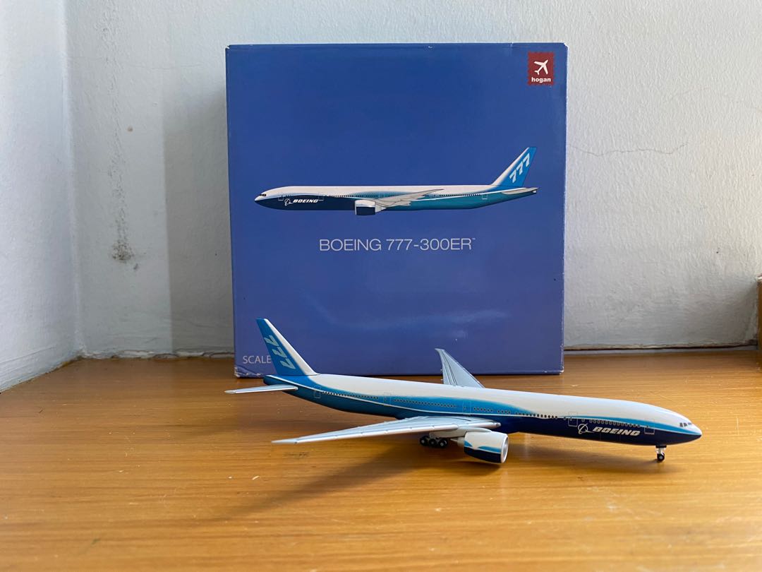 Dragon Wings 55851 Boeing 777-300ER House Colors 1/400 Scale Diecast Model 