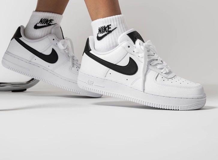 Nike Air Force 1 黑白, 女裝, 女裝鞋- Carousell