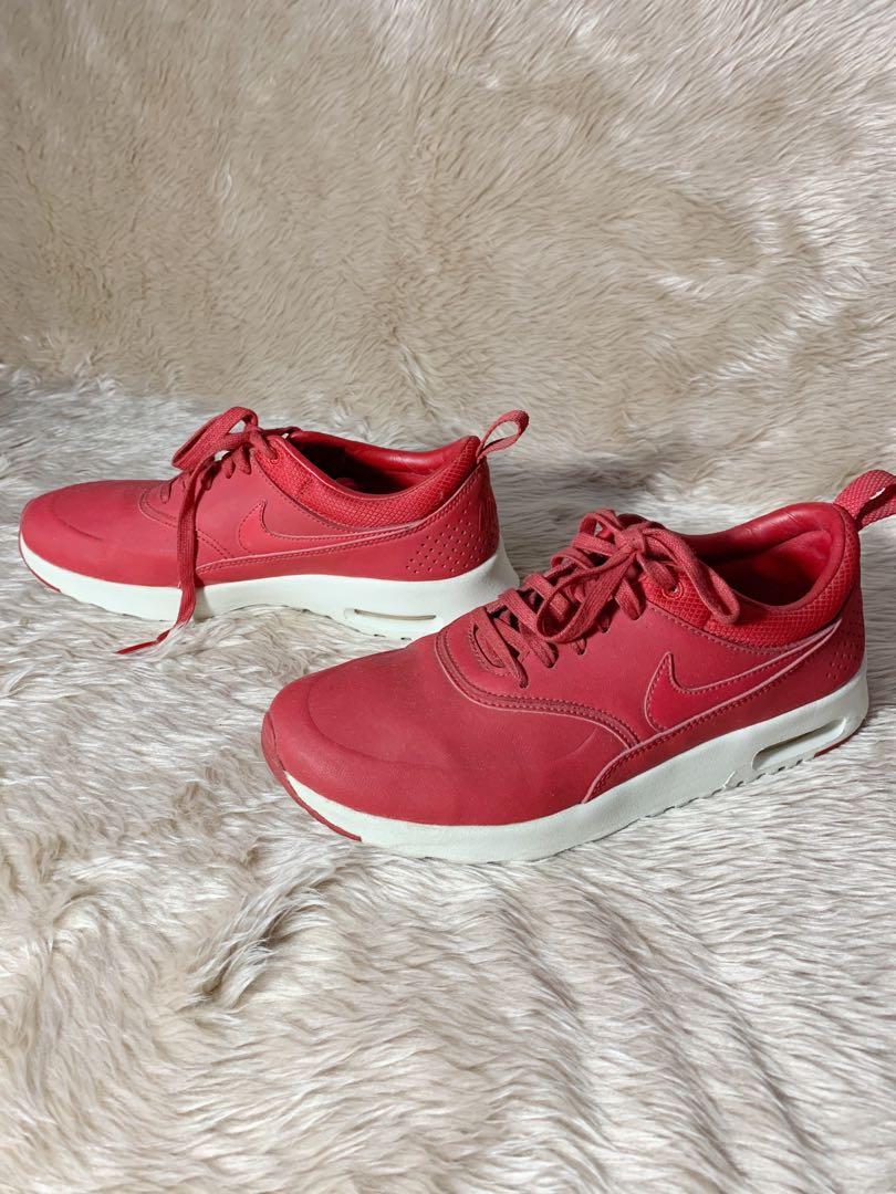 nike shoes price red