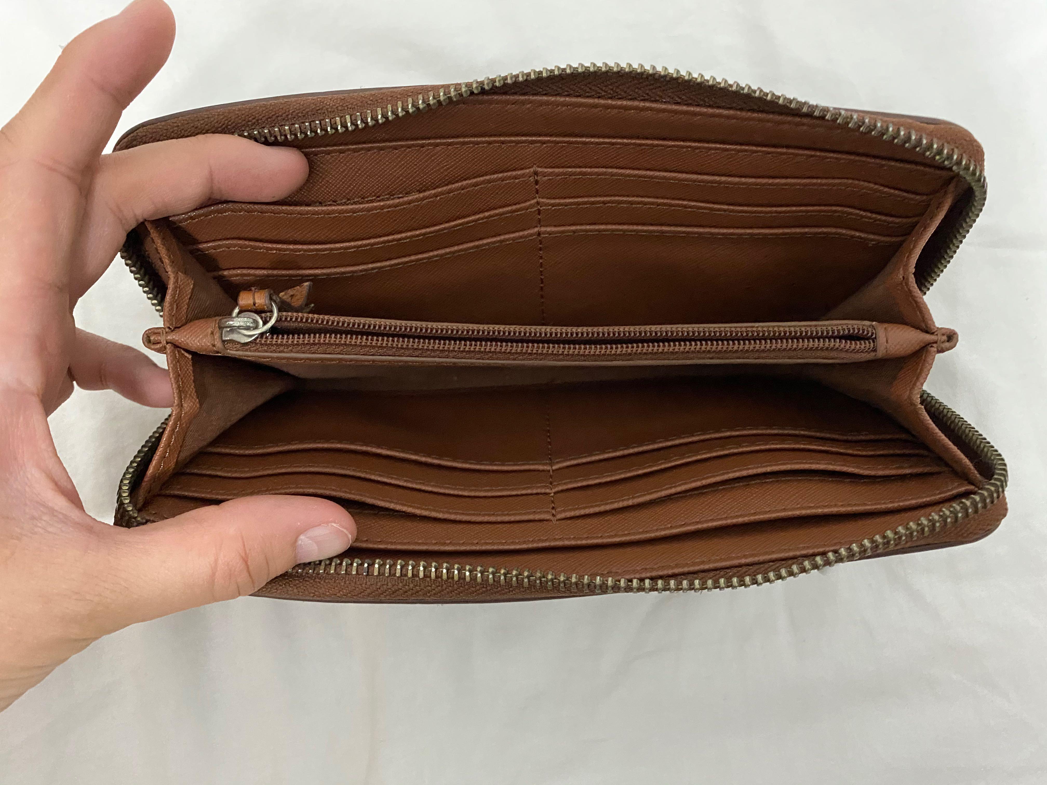 Fossil sydney 2024 zip clutch