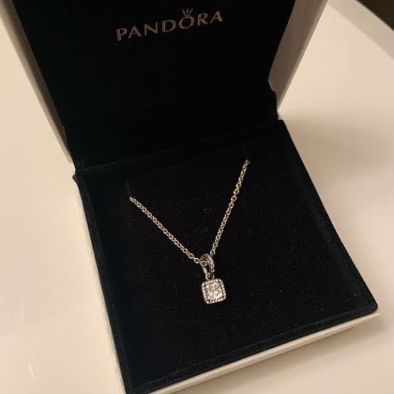 Pandora square sparkle online halo necklace