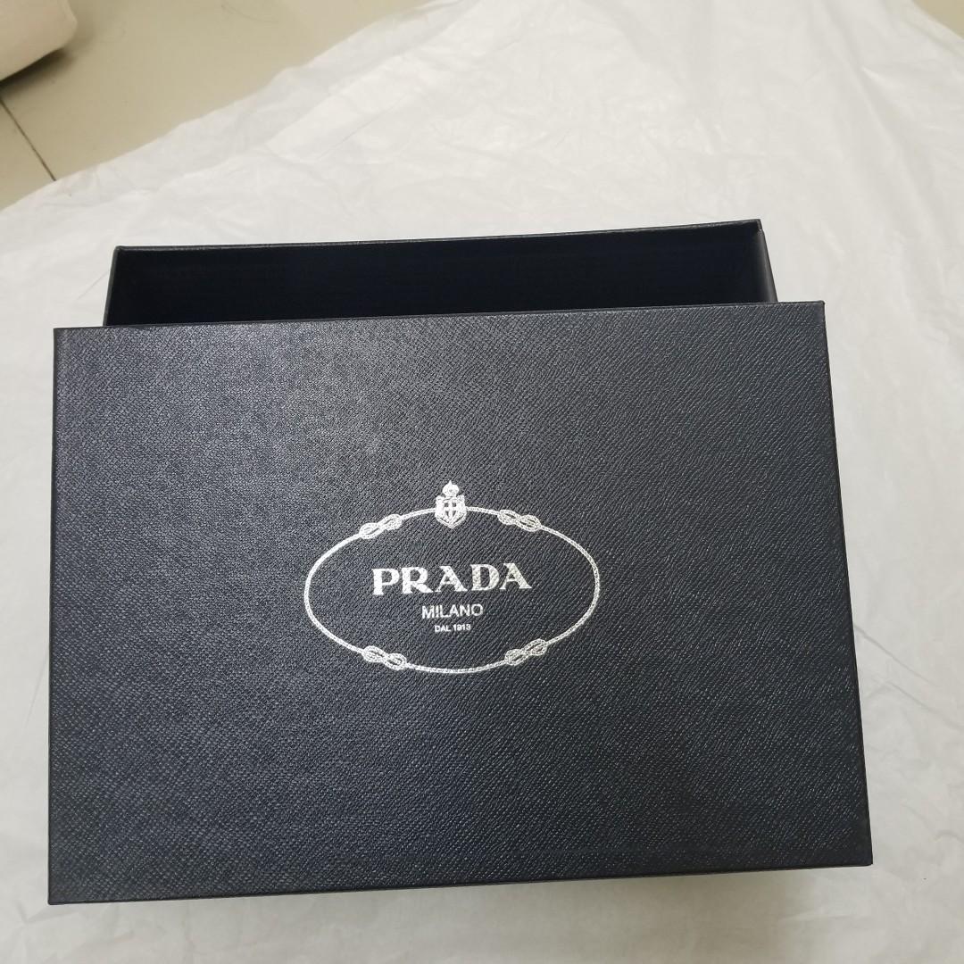 Prada Gift Box #MakingtheBest, 名牌, 首飾 - Carousell