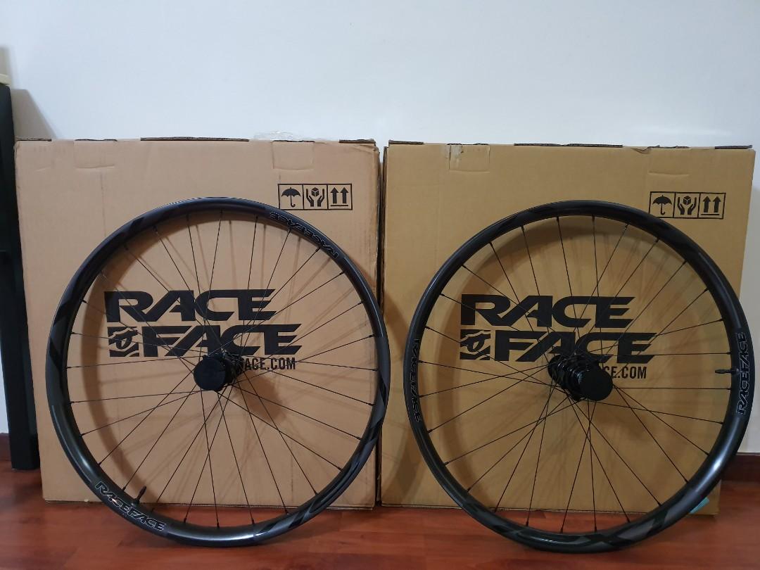 race face next r wheelset