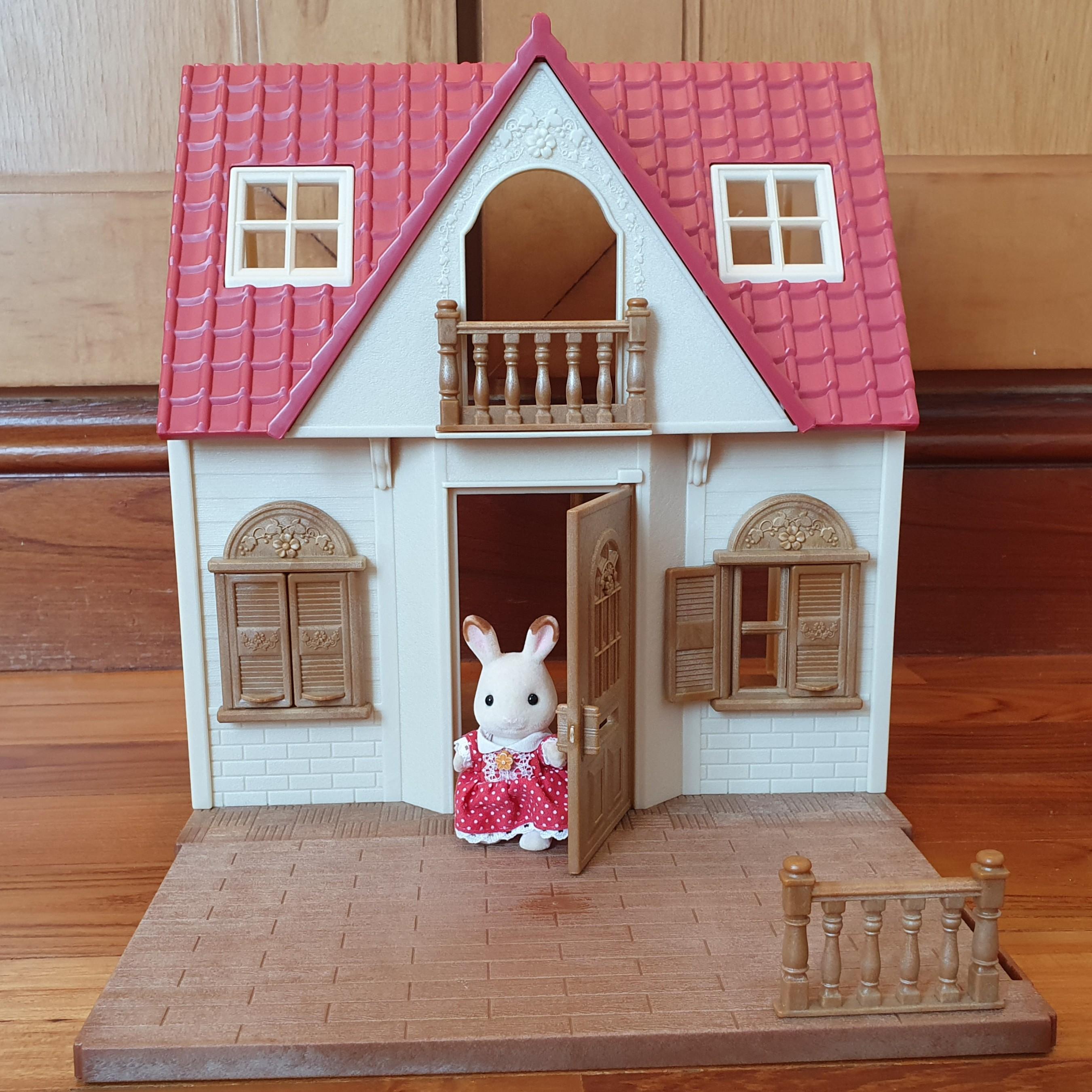 red roof cozy cottage starter home