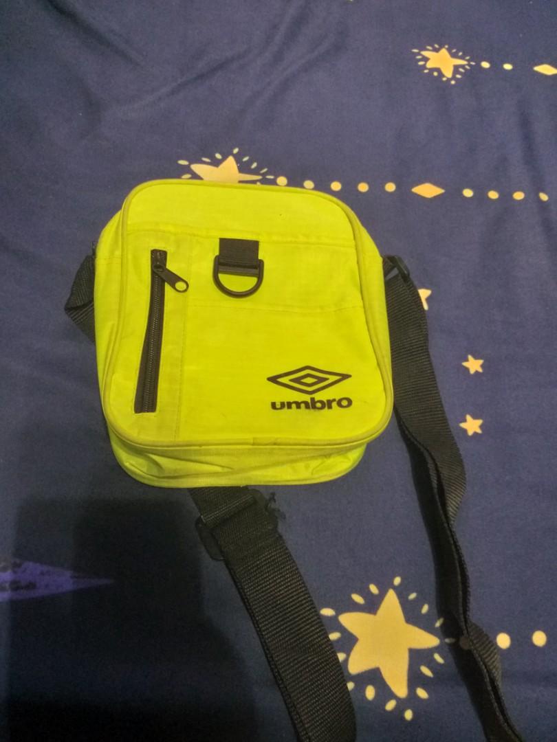 umbro sling bag