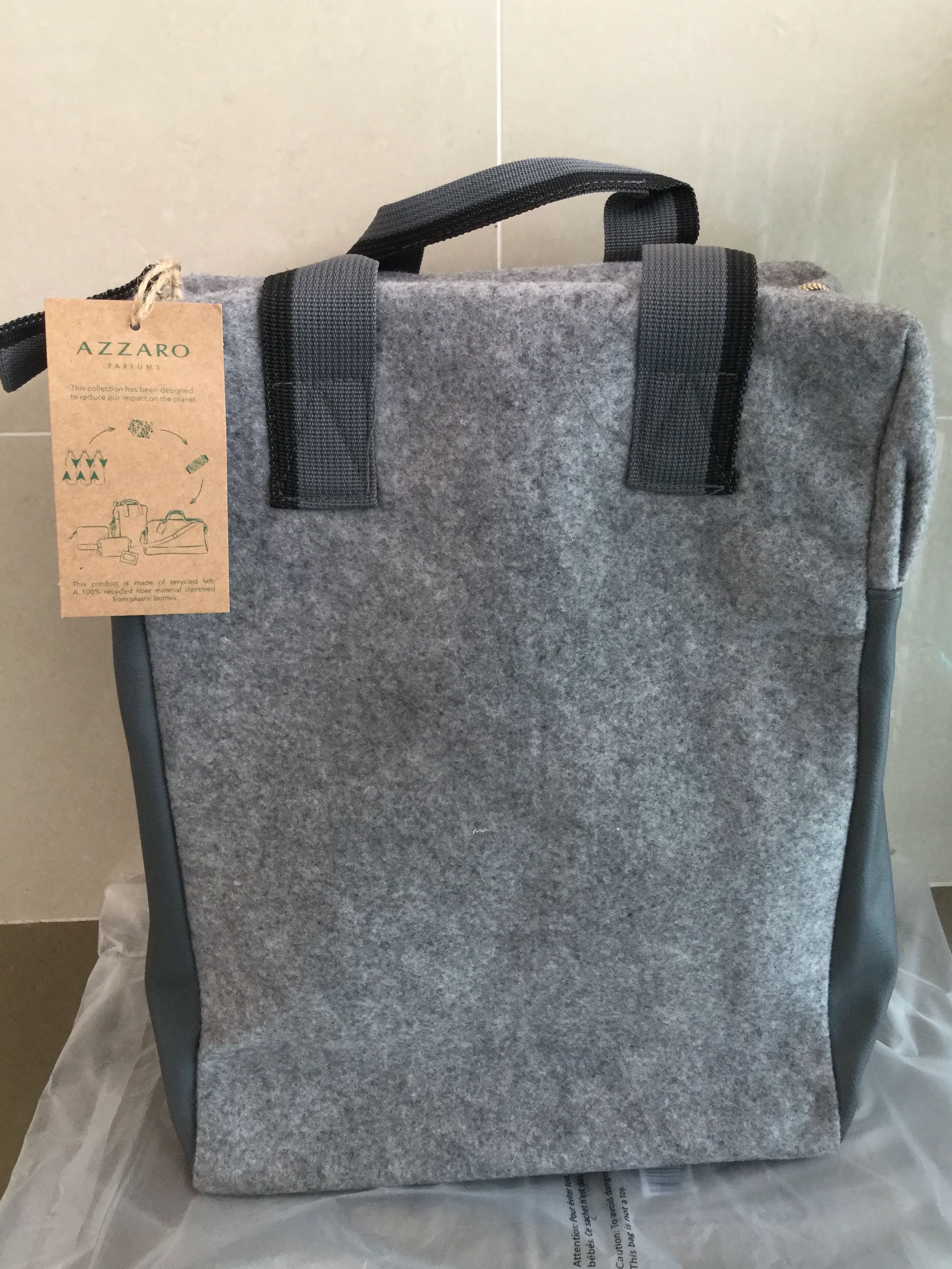 Stylish Azarro Duffle Bag for Fashionable Shoppers