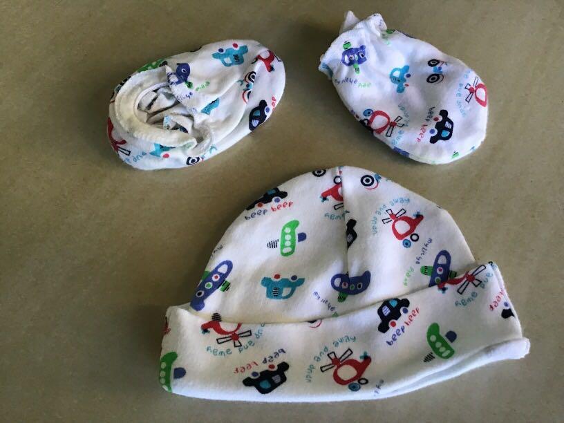 hat mittens and booties