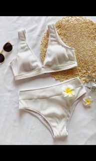 (Category: ) located in . Submitted by thelovedcloset (Listing ID 1029551987, Image 1). Description: .