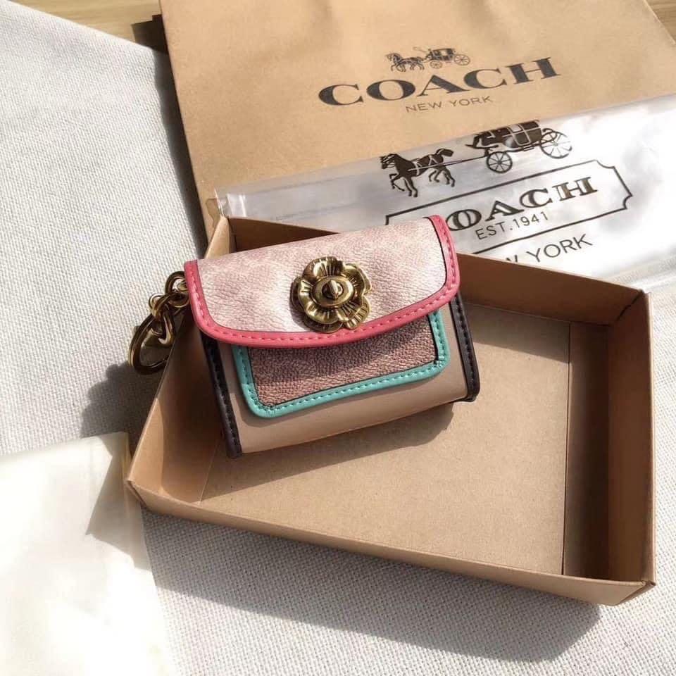 Coach key holder wallet, Women's Fashion, Bags & Wallets on Carousell