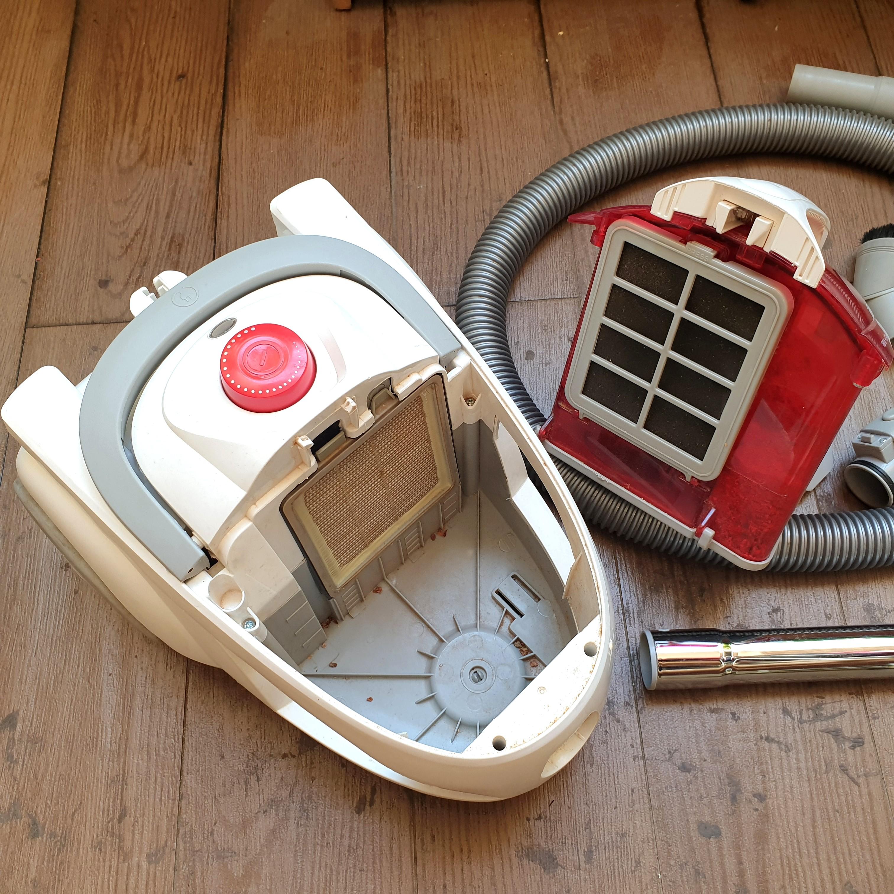 Electrolux Lite Ii Bagless Vacuum Cleaner Z1860 Tv Home Appliances Vacuum Cleaner Housekeeping On Carousell