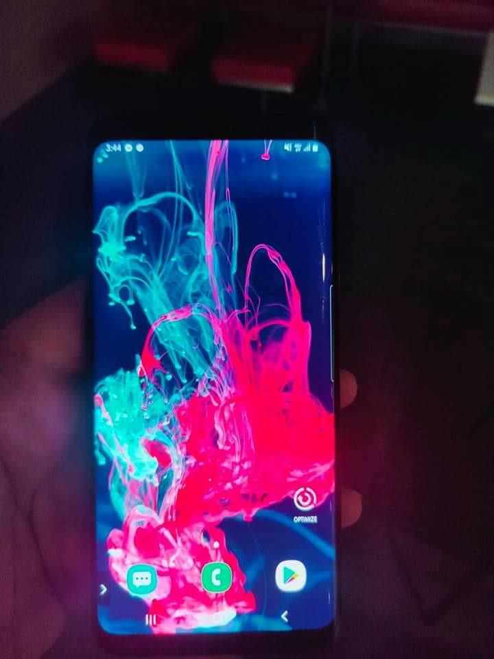 For sale Samsung galaxy s9 RUSH!! (Category: Samsung) located in Las Pinas. Submitted by ezeq28 (Listing ID 1029416957, Image 1). Description: For Sale Samsung galaxy s9 Globelocked no hidden issue test to sawa inclusion is Unit Fast Charger Otg type C xiami wireless Pad Open for swap sa iPhone 7Plus or iPhone 8 lang po rfs: Back to IOS Meet up Las pinas alabang area.